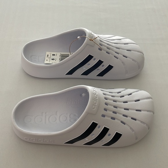 (NWT) Adidas Adilette Unisex Clogs in White & Black, (9 Women’s) (8 Men’s) - Picture 11 of 17